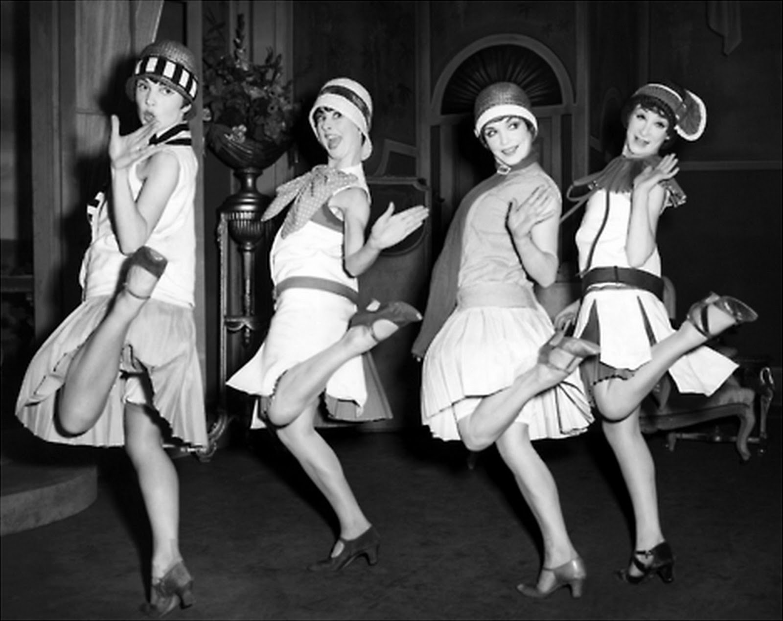 History of Fashion: 1920's Flappers & The New Woman - Luxtailor